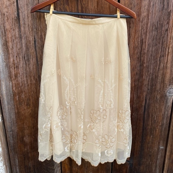Talbots Ivory Tulle Overlay embroidered Skirt with side zipper. Size 6 NWOT - Picture 7 of 10